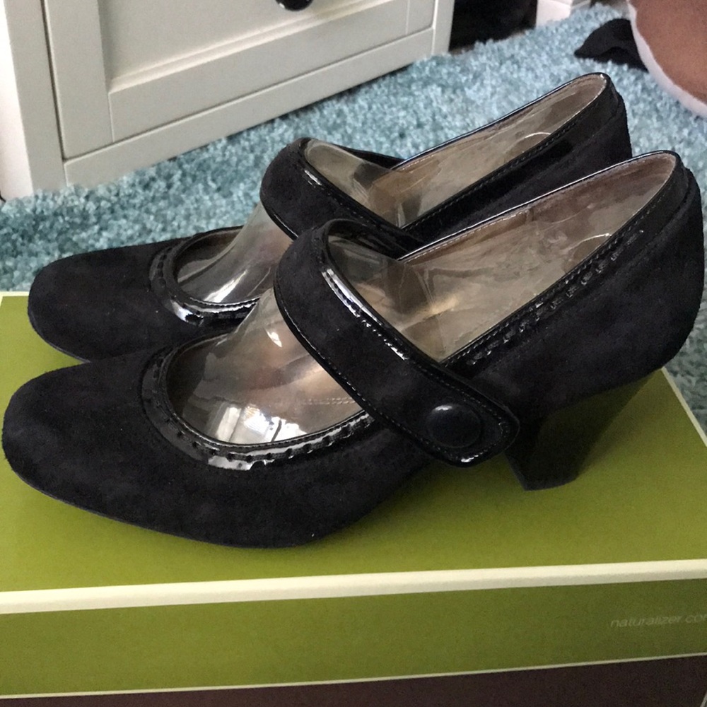 Naturalizer suede black heels